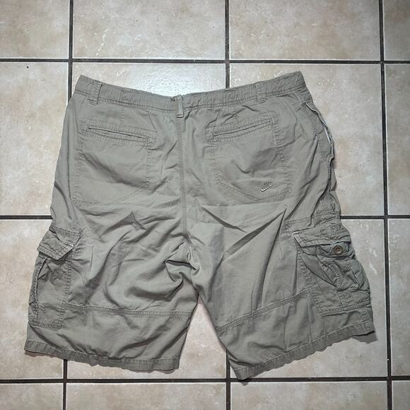 Vintage Y2K Nike Sportswear Beige Tan Cargo Shorts Mens XXL Hiking Outdoors - Picture 10 of 11